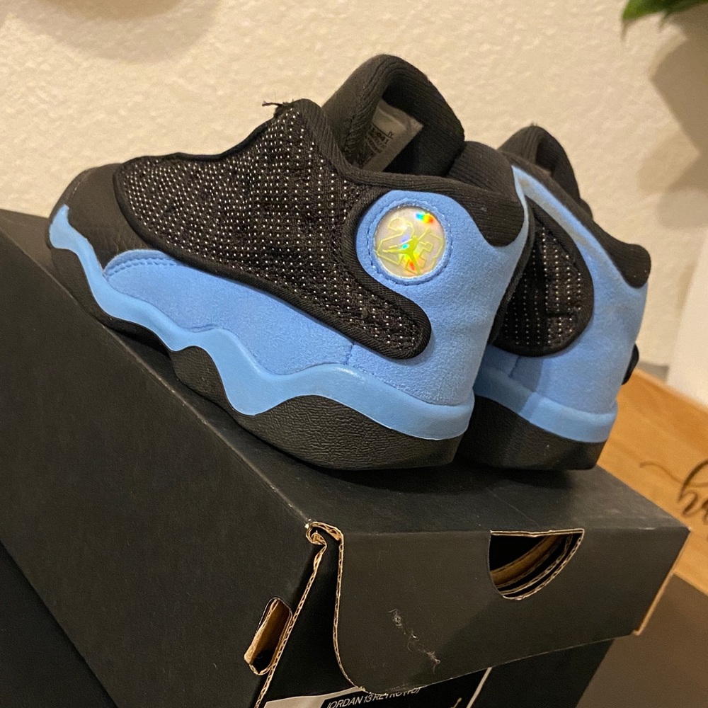 Air Jordan 13 - Picture 2 of 7